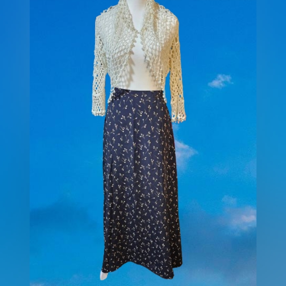 📣 2️⃣ Piece Set Delicate Lilly Skirt Size 5 & Crochet Shrug Pearl Accent S/M 😍